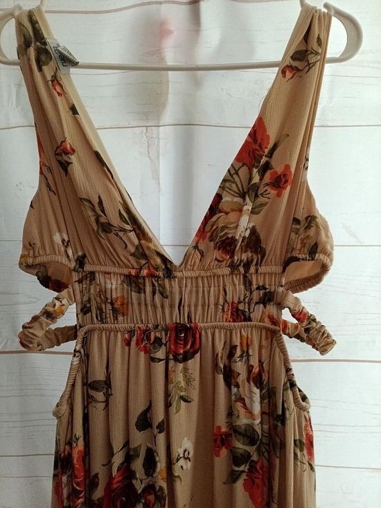 Rue21 Dresses & Skirts - Beautiful floral dress